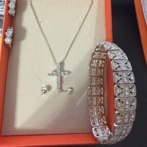 Elegant Jewelry Set with Cross Pendant